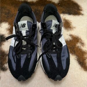 New Balance 327 women’s sneakers